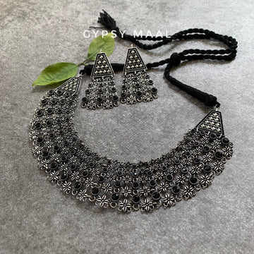 Black Intricate Jewellery Set